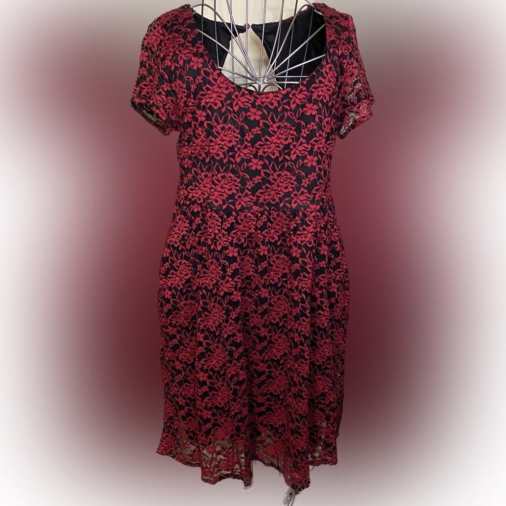 Red and Black Scoop Neck Lace Dress with Pockets